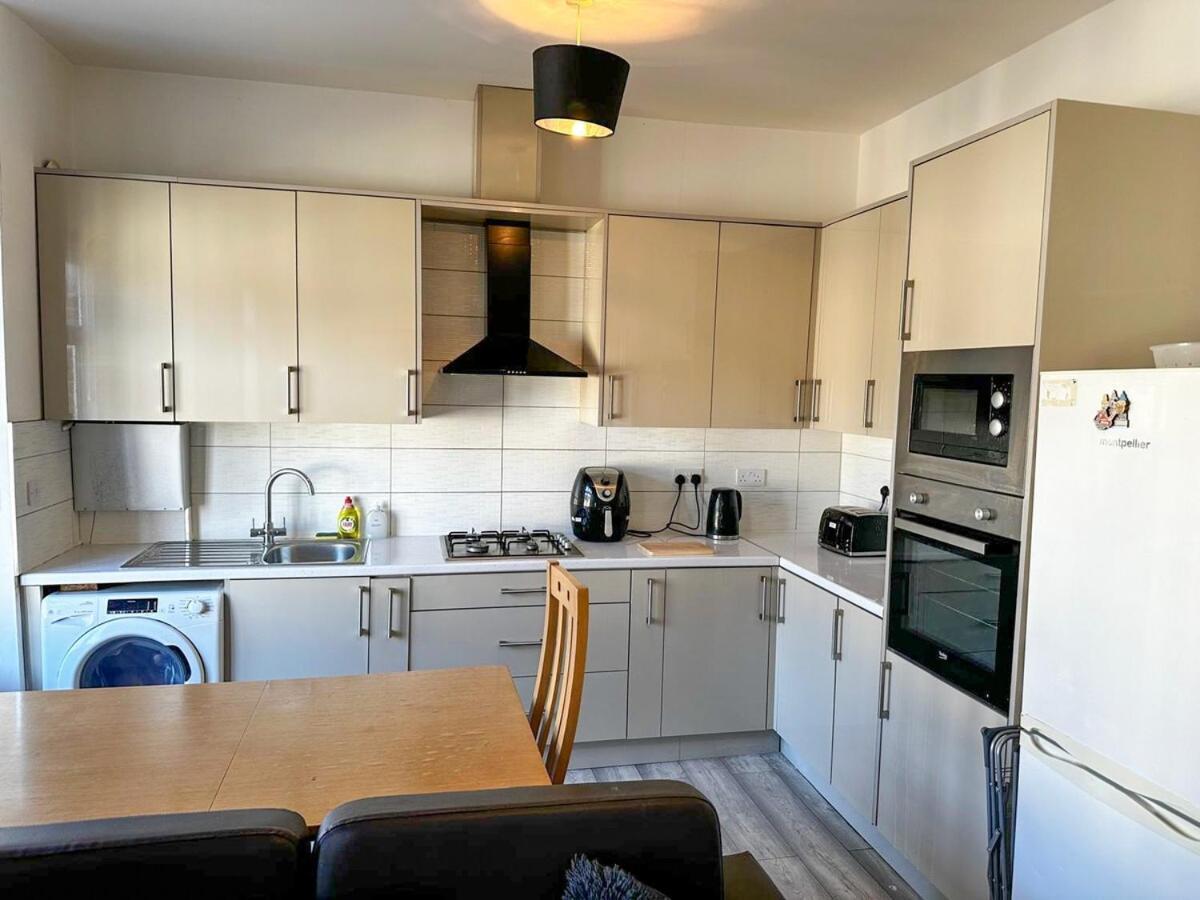Stylish 3-bedroom Apartment Southall