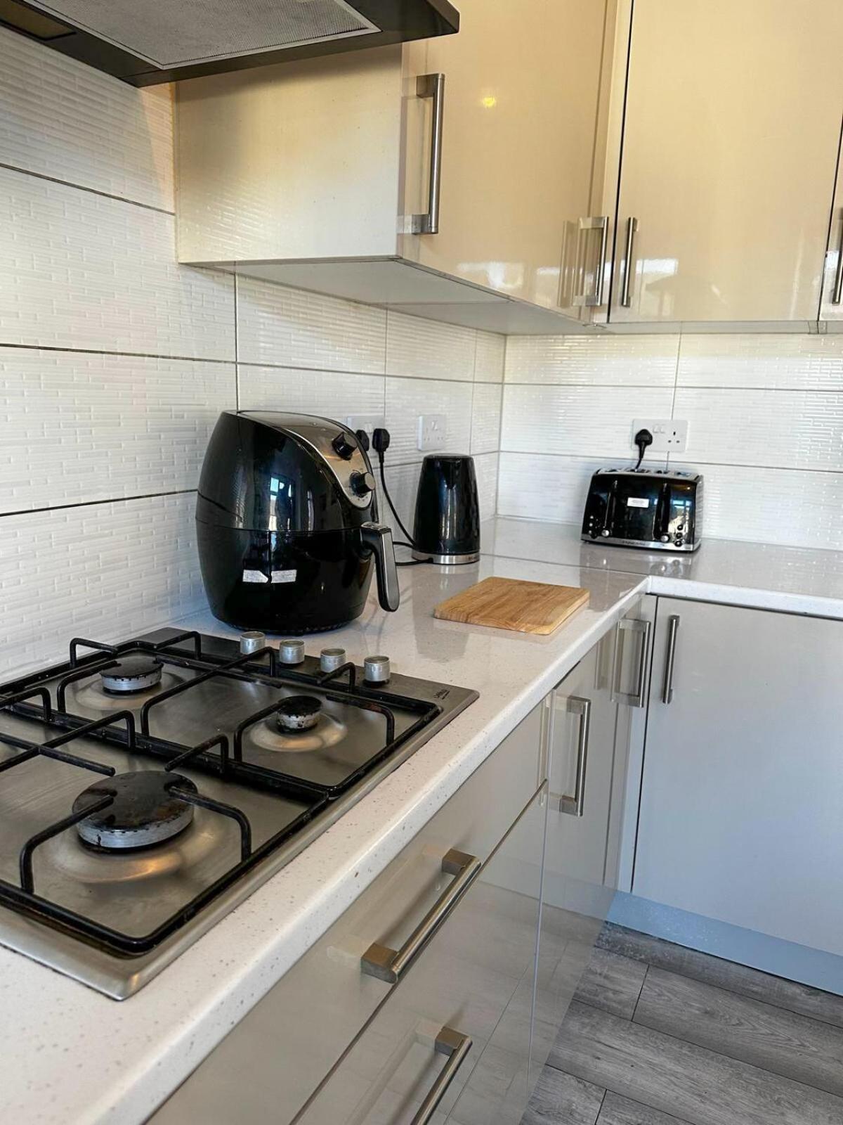 Stylish 3-bedroom Apartment *
