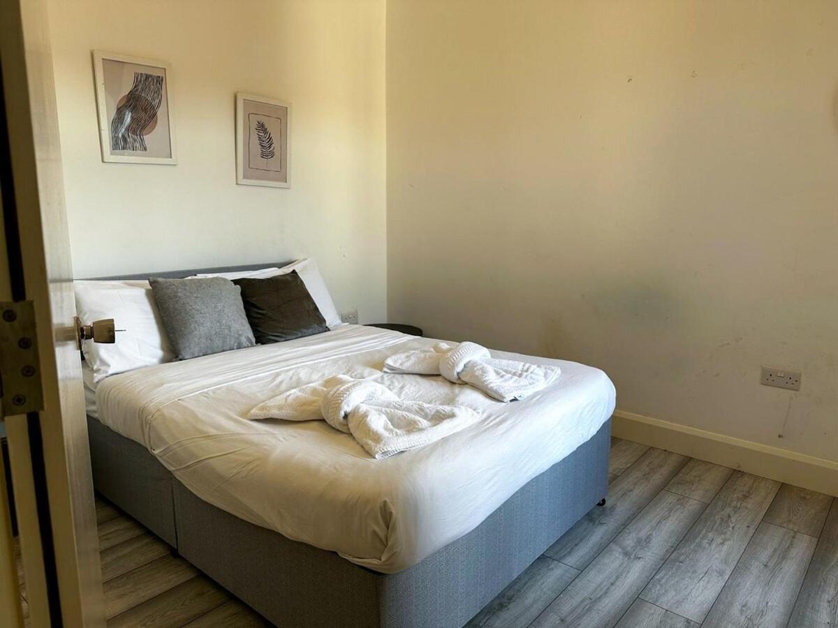 Apartment Stylish 3-bedroom Southall